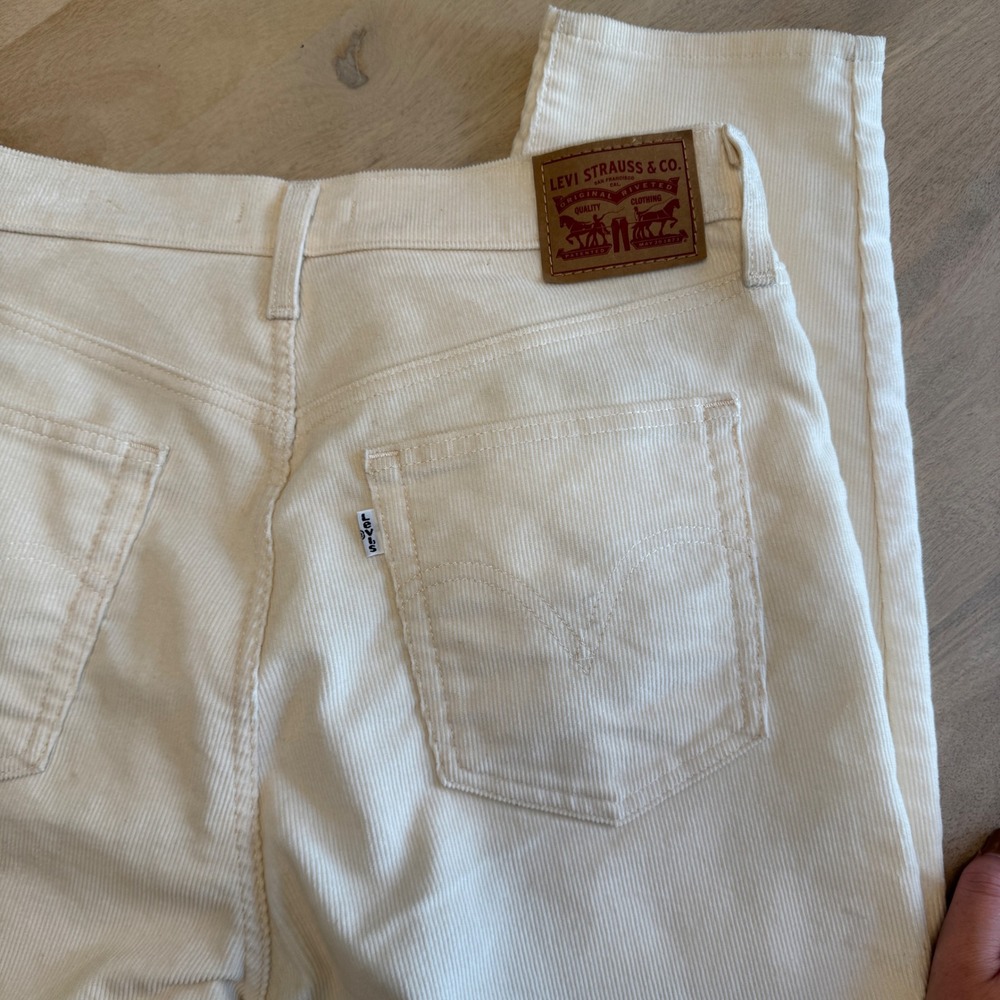 NWT Levi's High-Waisted Mom Jeans Corduroy Size 32